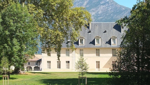 150 arbres et 2 000 arbustes plantés dans le parc du château de Sassenage