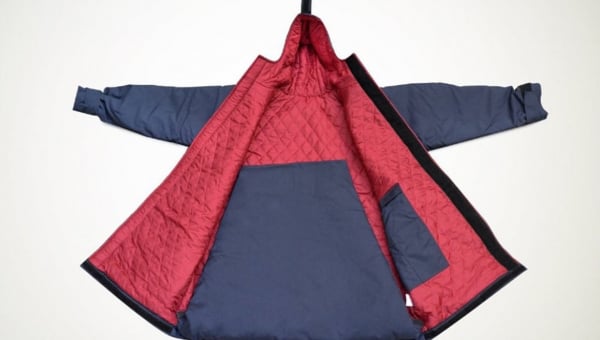 Un manteau pour les sans-abri financé par la Fondation Today Tomorrow Textiles