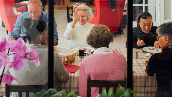 Maladie d'Alzheimer : une maison où vieillir ensemble