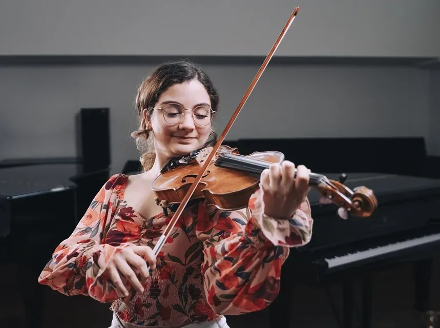 Maria Fernanda Fernandez Arévalo, violoniste, lauréate 2924 du prix de violon Marc Bourgeois de la Fondation Drouet Bourgeois.