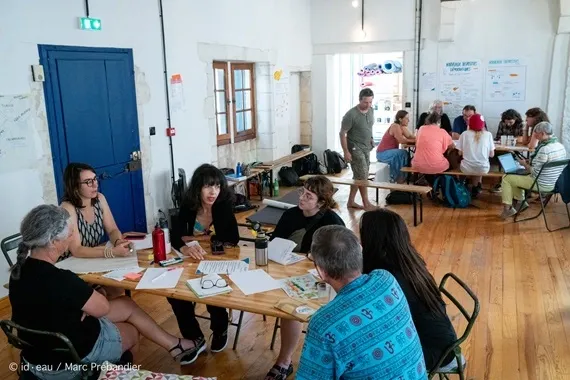 Groupe de travail de lAssemblee populaire du Rhone credit ideau Marc Prebandier. image legendee
